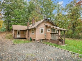 7 Hemlock Ln, Cuddebackville, NY 12729
