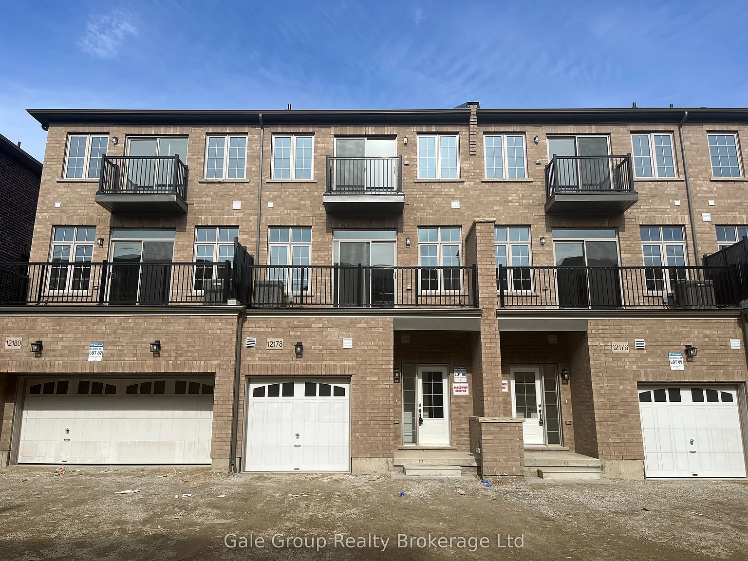 4 bed, $2,900 — Photo 1