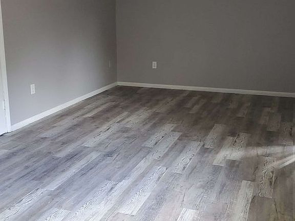 4th image of 21 W Parkwood Dr APT B