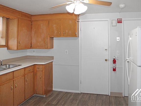 2nd image of 5 Chestnut St APT 2
