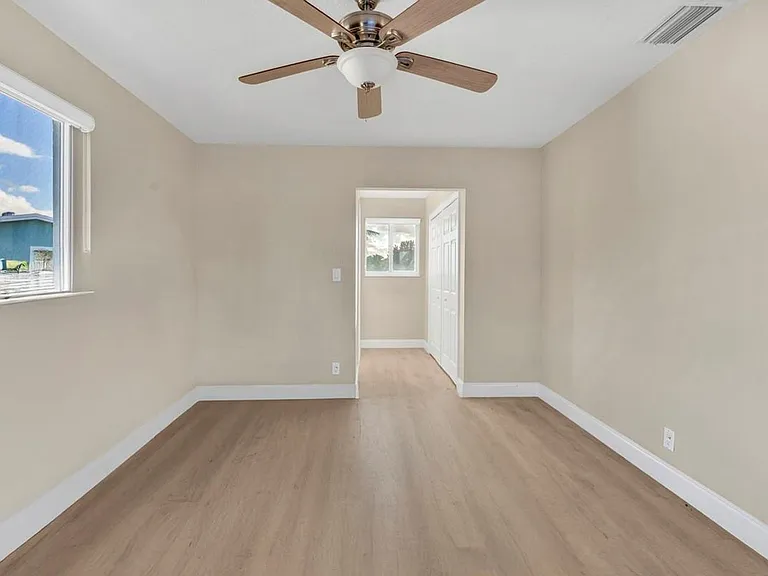 290 NW 65th Ave — Photo 14