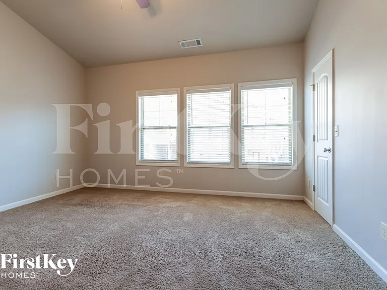 2202 Black Pebble Cir — Photo 5