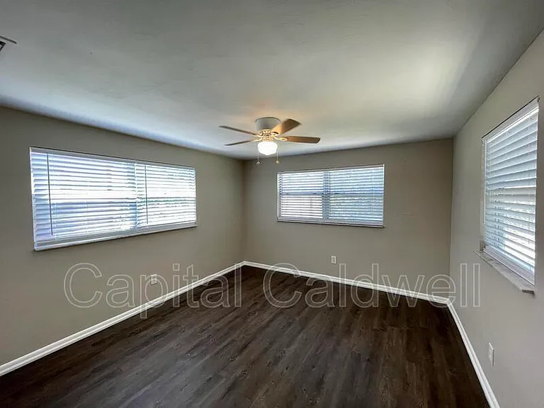 1904 E Emma St — Photo 16