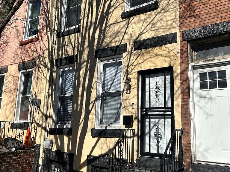 2519 W Gordon St — Photo 2