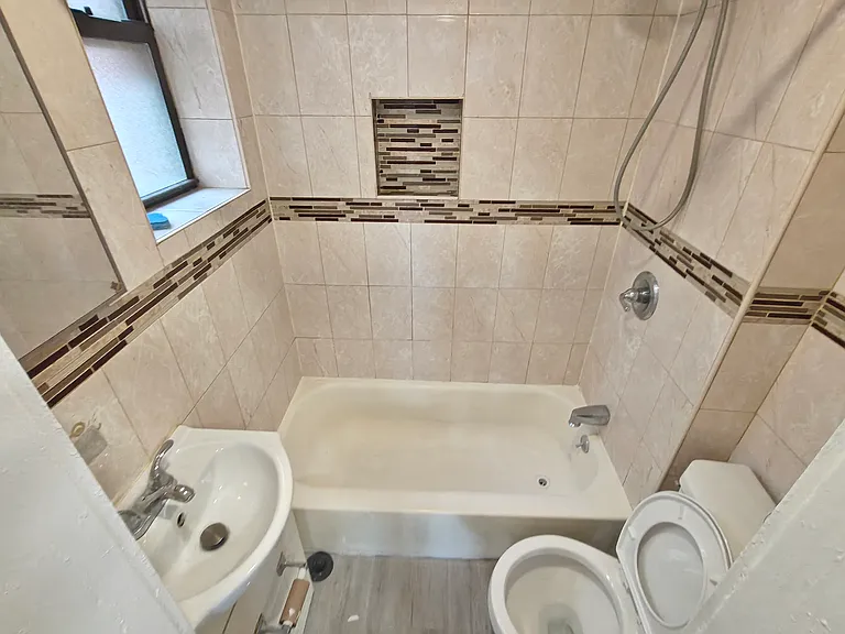 115 Grafton Ave #3A — Photo 6
