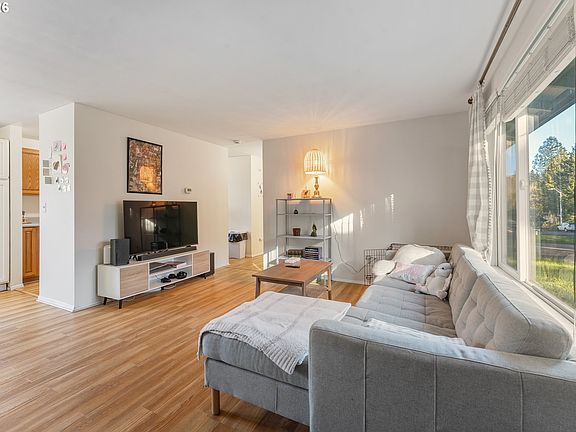 5th image of 19663 SW Wright St