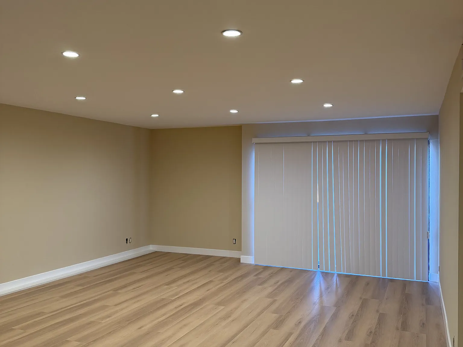 2 bed, 1000 sqft, $2,800 — Photo 2