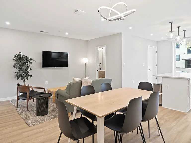 910 Euclid St NW — Photo 2
