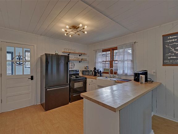 4th image of 117 Woods Ln