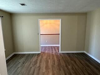 4th image of 3905 Bowen Dr