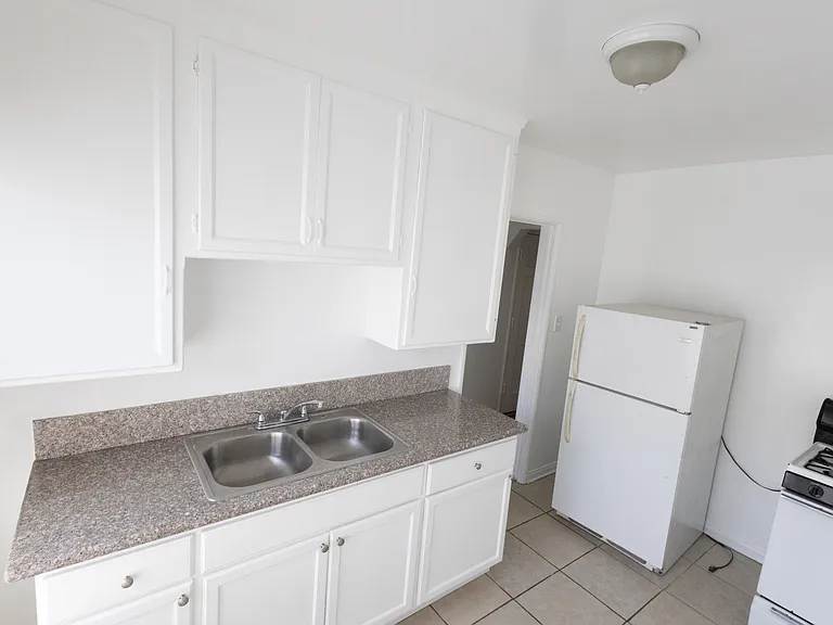 400 S Pacific Ave #408-1/2 — Photo 5
