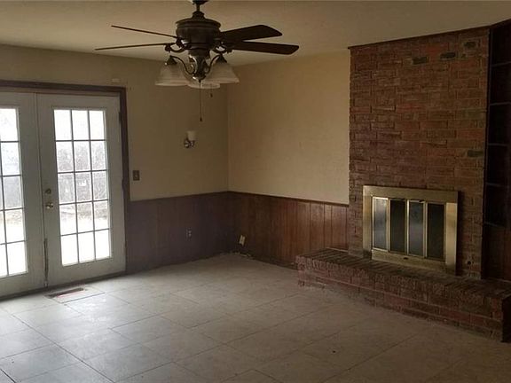 3rd image of 3620 Oak Grove Dr