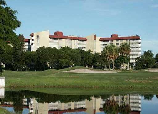 Ideal for those who like to play golf, enjoy the view of the lakes!!