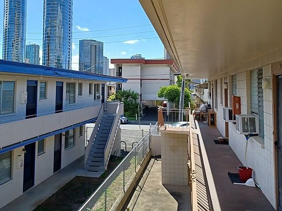 2nd image of 725 Birch St APT 5