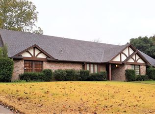 6909 Serrano Dr, Fort Worth, TX 76126