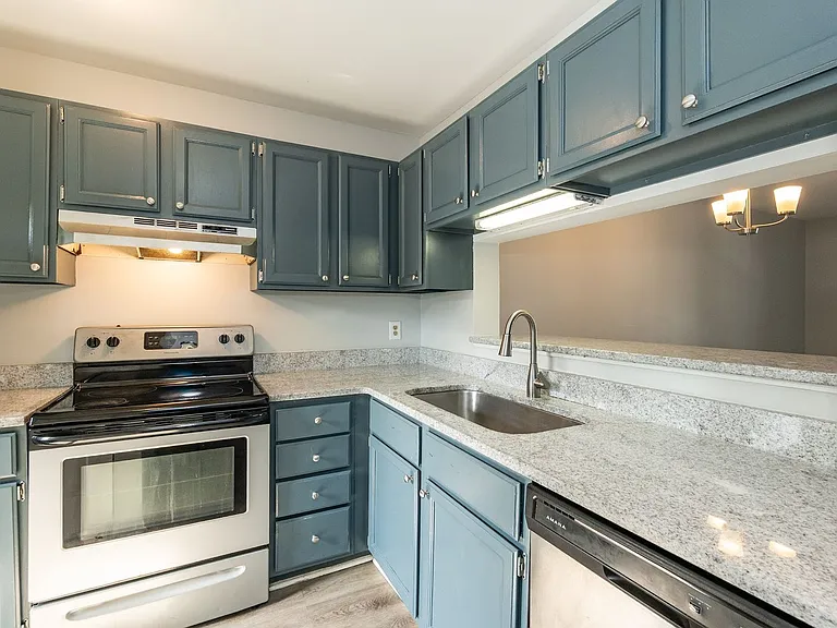 15 Astor Ct — Photo 8