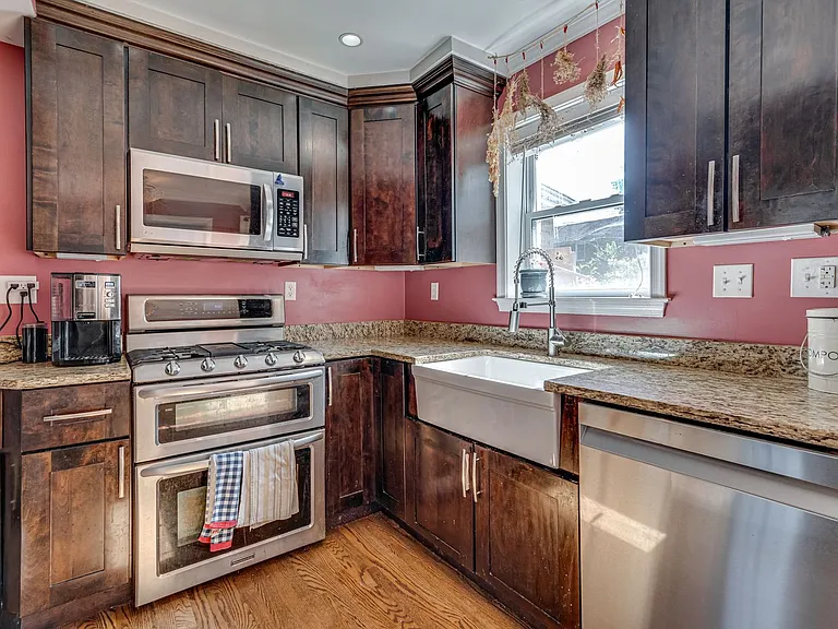 2848 Fairhaven Ave — Photo 6