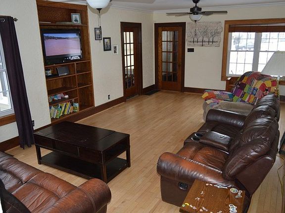 4th image of 200 Hillcrest Ct