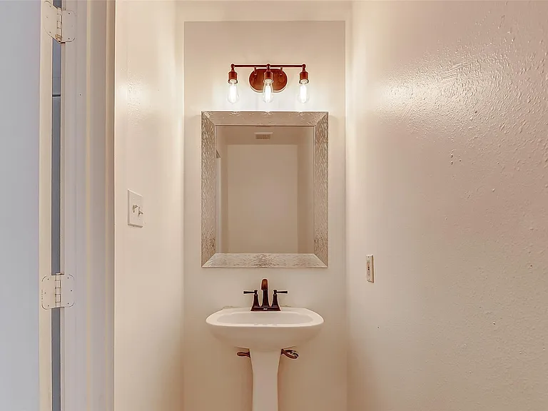 21892 Silver Oak Ct — Photo 24