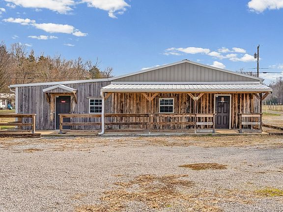 4th image of 1095 White Oak Rd