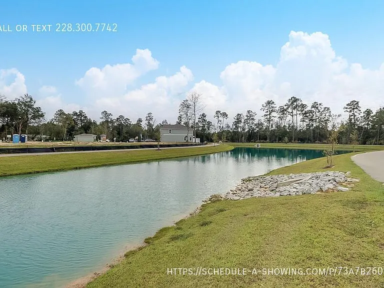 12281 Sinclair Dr — Photo 2