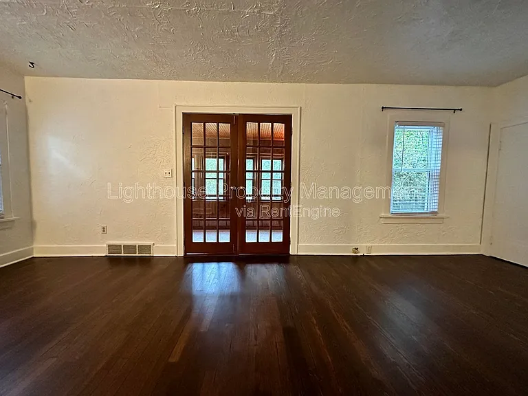 722 N Gordon St — Photo 5