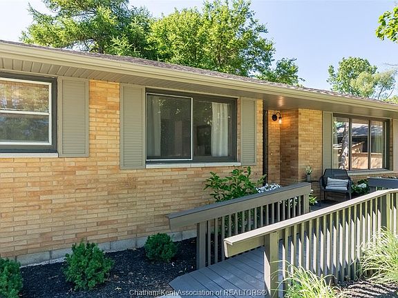 2nd image of 140 Gregory Dr E