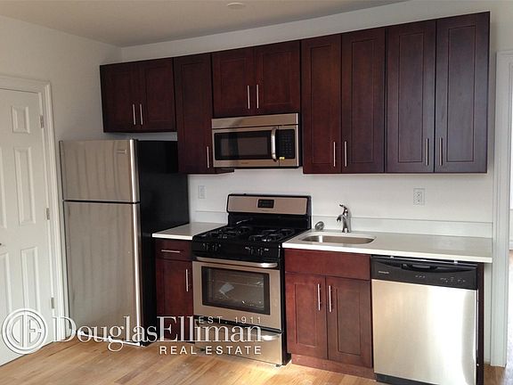 3rd image of 2305 30th Ave APT B9