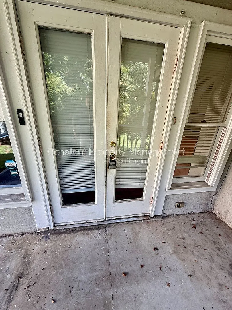 1 bed, 1.0 bath, $875 — Photo 2