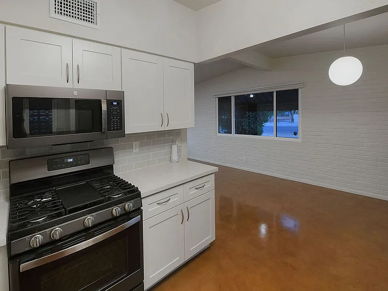 1445 N Arcadia Ave — Photo 13