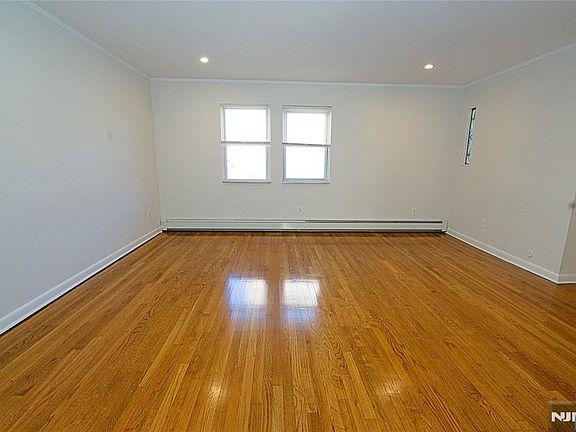 4th image of 8 Leary Ln APT 4