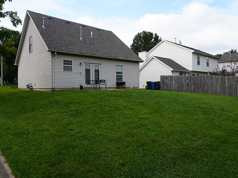 2100 Stonewood Ln — Photo 33