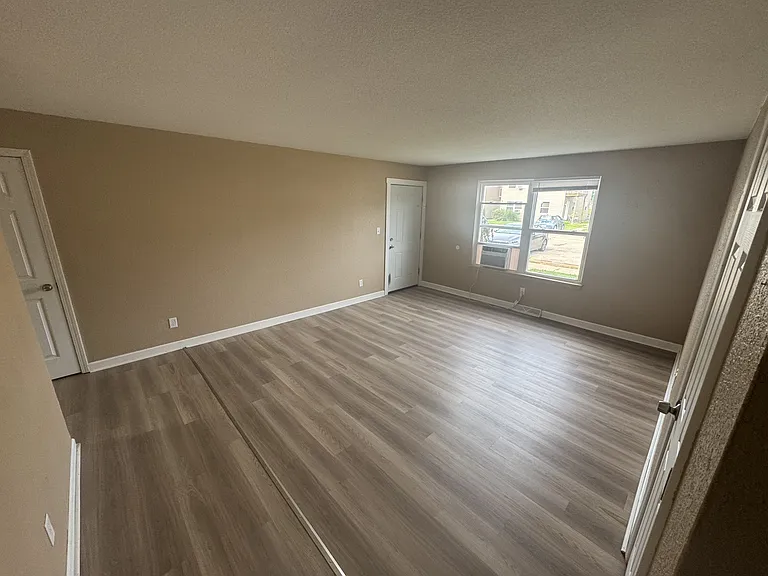 2032 Westgate Dr #5 — Photo 2