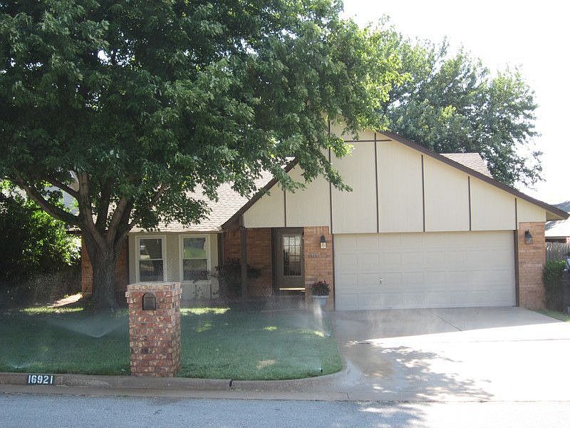 1st image of 16921 Cedarwood Dr