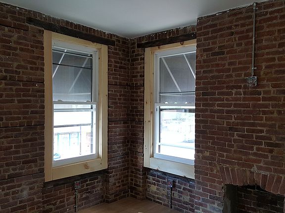 4th image of 142 Monticello Ave #1