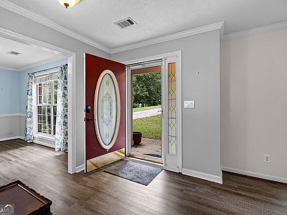 3rd image of 205 Foxdale Ct