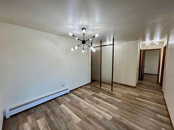 5th image of 619 Laurel Ct #109