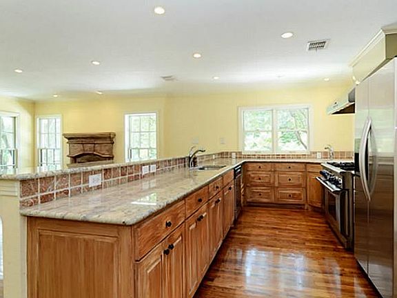 5th image of 4524 Shenandoah Ave