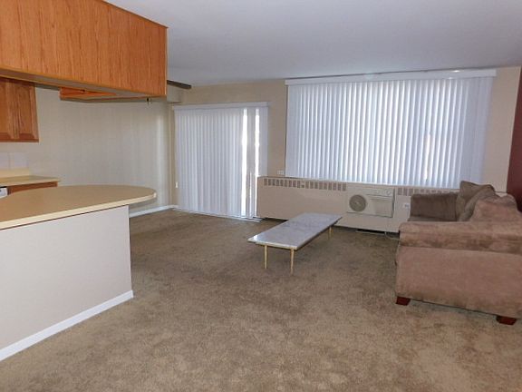 4th image of 8710 Skokie Blvd #2cs