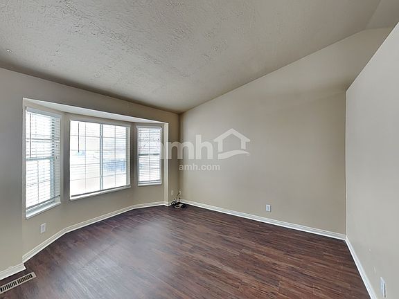 4th image of 5763 S Woodview Dr