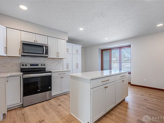 3rd image of 318 Joy Elizabeth Dr