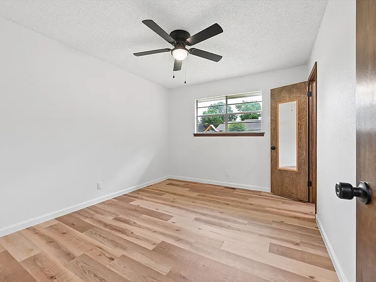 1012 W Madison St N — Photo 13