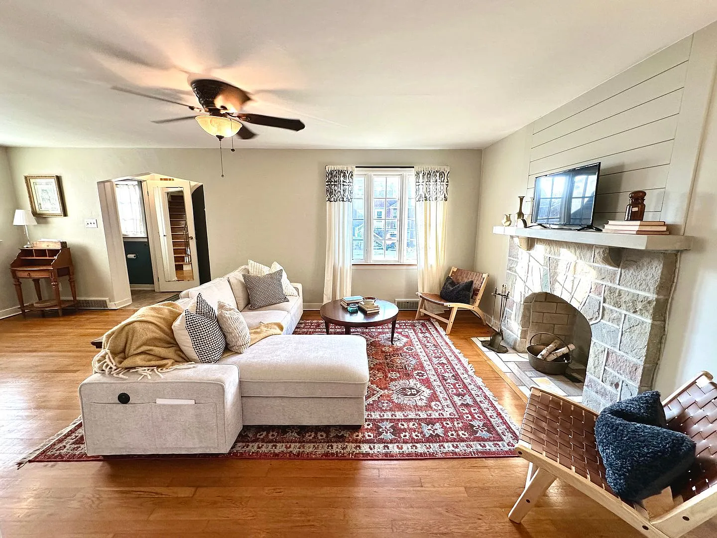 Updated 3 Bed, 1.5 Bath Home in Brentwood w/ Short Term & Furnished Lease Options - Available Ear... — Photo 4