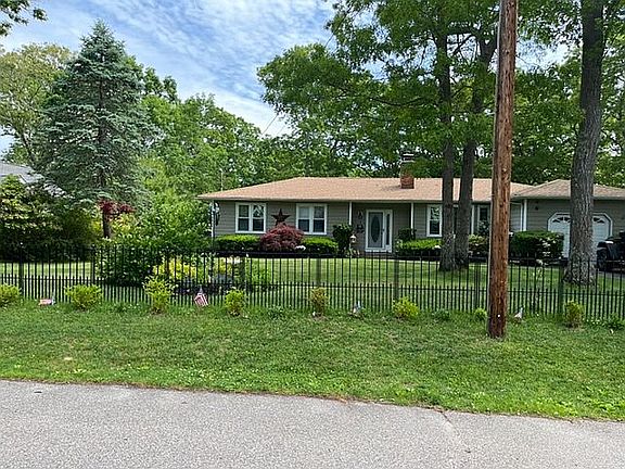 2nd image of 29 Fairline Dr