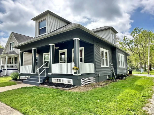 840 S Oak St, Hillsboro, IL 62049