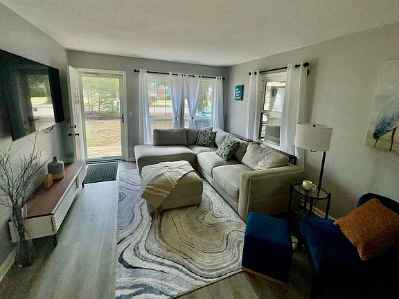 4th image of 14977 Lakeshore Dr