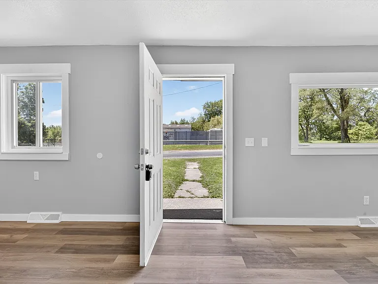 759 Howland Ave #B — Photo 3