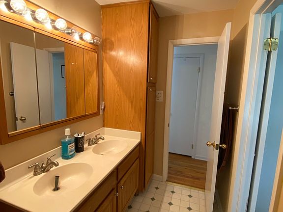 3rd image of 5814 Helmsdale Ln