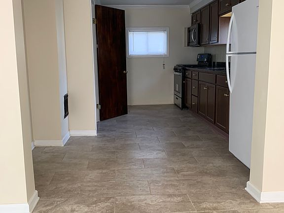 2nd image of 832 Park St #1