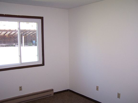 2nd image of 712 Circle Dr
